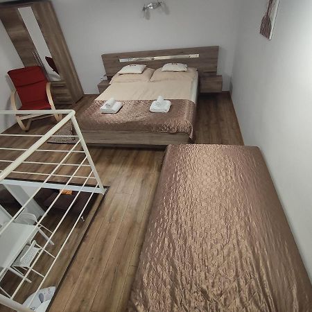 Kossuth Garden Apartment เดเบรตเซน ภายนอก รูปภาพ
