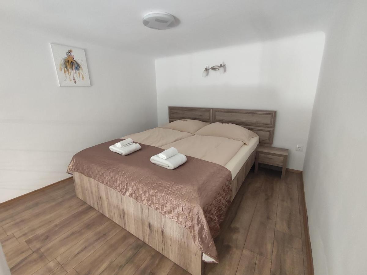 Kossuth Garden Apartment เดเบรตเซน ภายนอก รูปภาพ