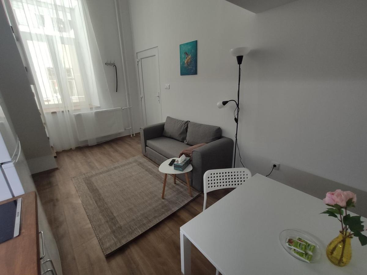Kossuth Garden Apartment เดเบรตเซน ภายนอก รูปภาพ