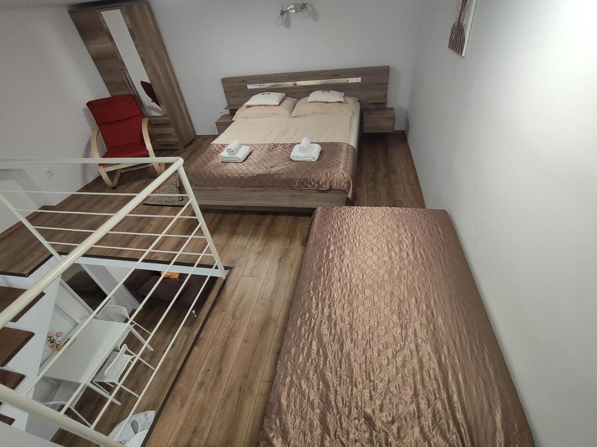 Kossuth Garden Apartment เดเบรตเซน ภายนอก รูปภาพ
