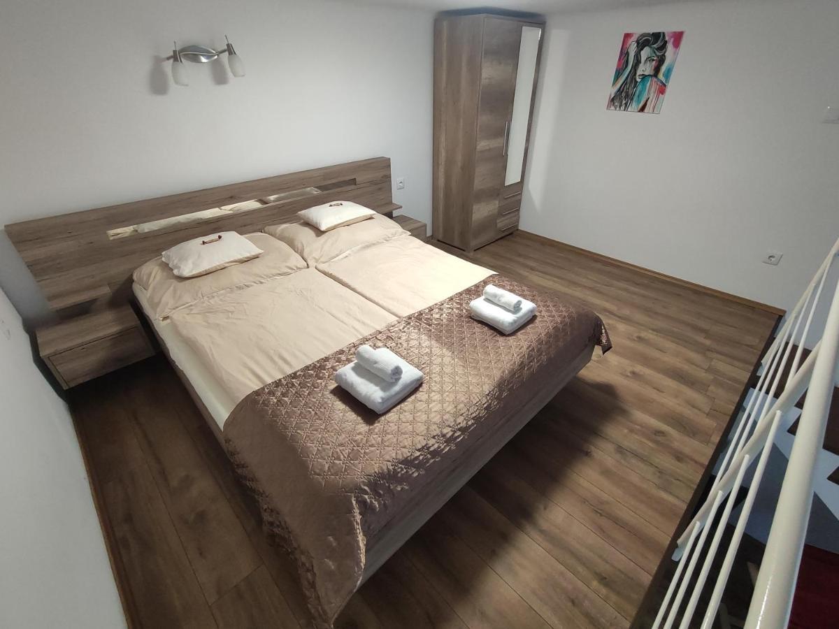 Kossuth Garden Apartment เดเบรตเซน ภายนอก รูปภาพ