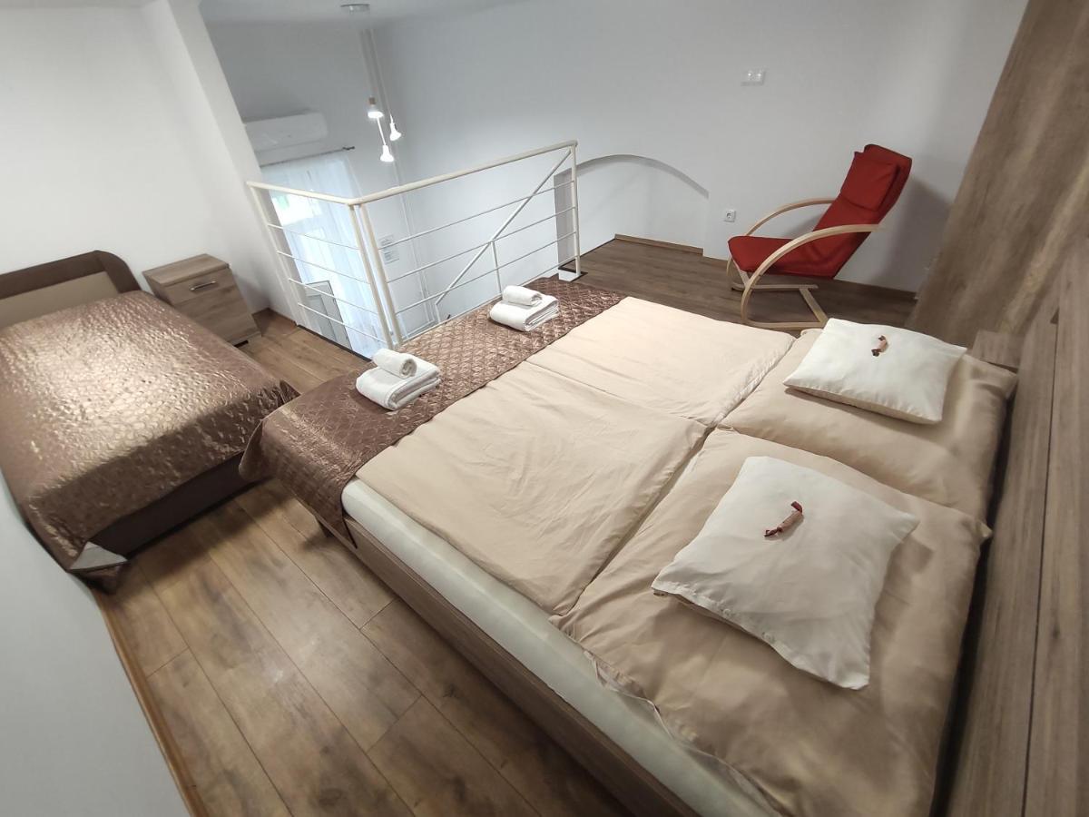 Kossuth Garden Apartment เดเบรตเซน ภายนอก รูปภาพ