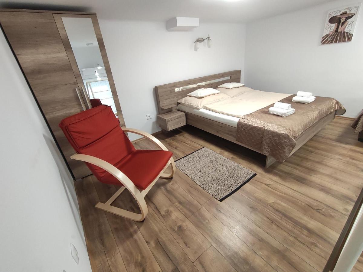 Kossuth Garden Apartment เดเบรตเซน ภายนอก รูปภาพ
