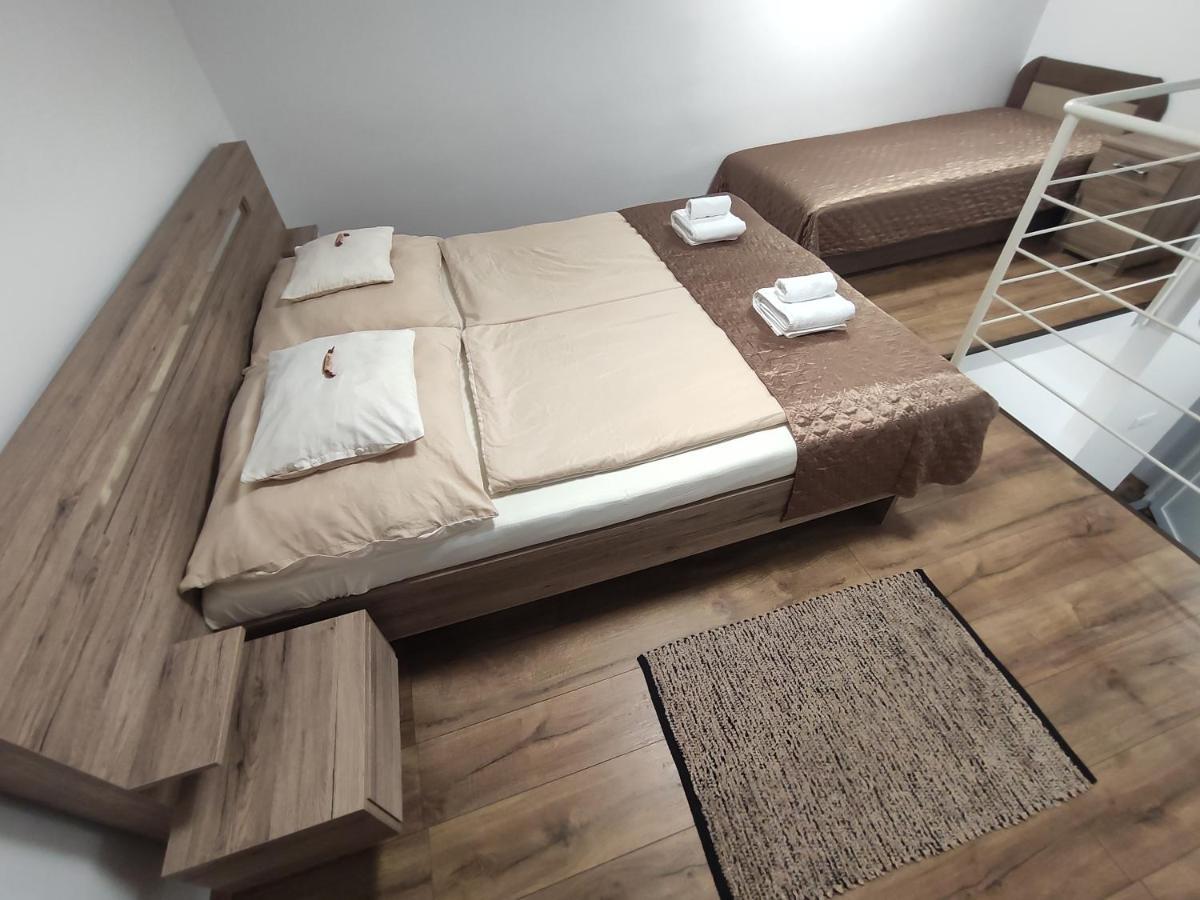 Kossuth Garden Apartment เดเบรตเซน ภายนอก รูปภาพ